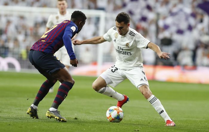 Bek kiri Real Madrid, Sergio Reguilon, beraksi pada ajang Liga Spanyol.