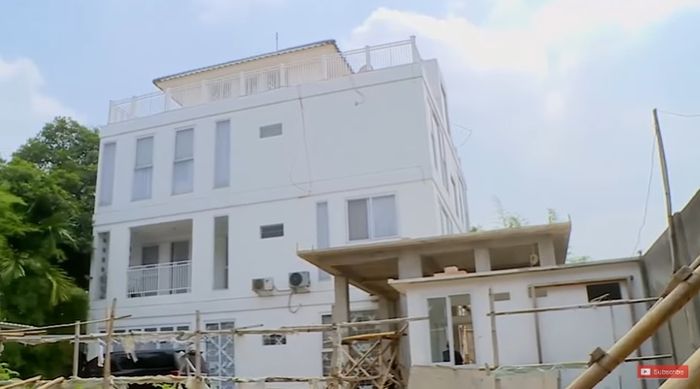 Rumah baru Denada