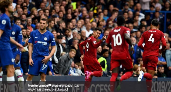 Aksi Roberto Firmino usai mencetak gol kedua bagi Liverpool pada babak pertama untuk membawa timnya unggul sementara 2-0 atas Chelsea di Stadion Stamford Bridge, Minggu (22/9/2019). 