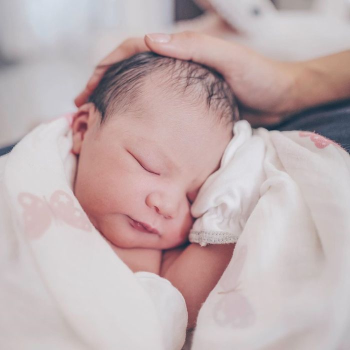 Potret Sea, 9 jam setelah dilahirkan melalui proses waterbirth.