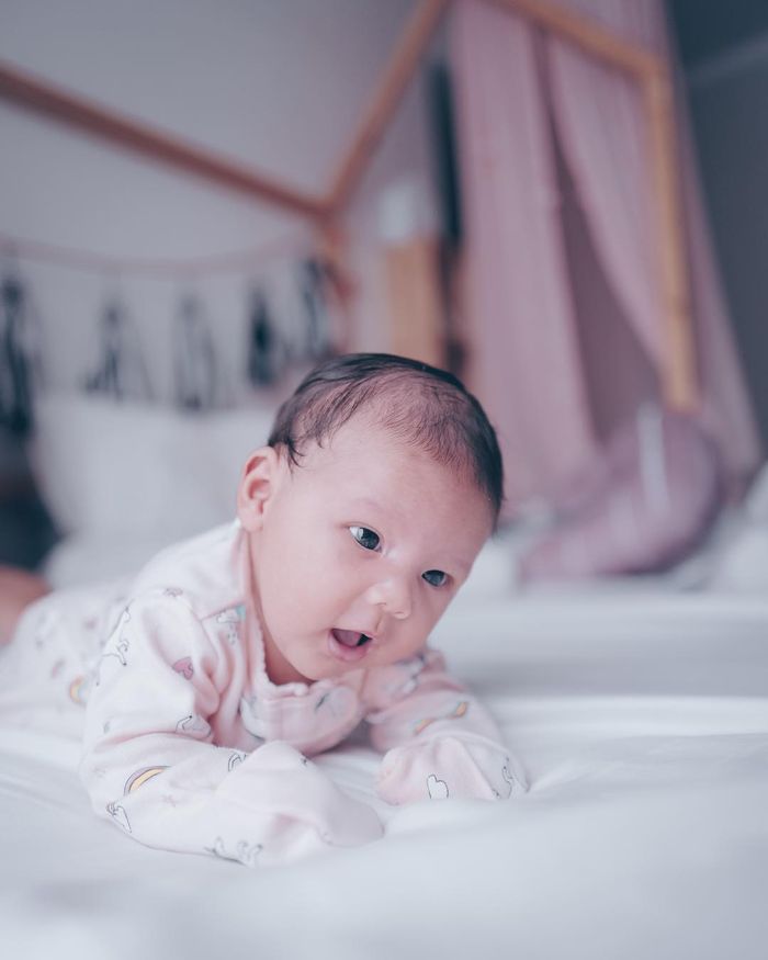 Sea untuk pertama kalinya belajar mengangkat kepala.