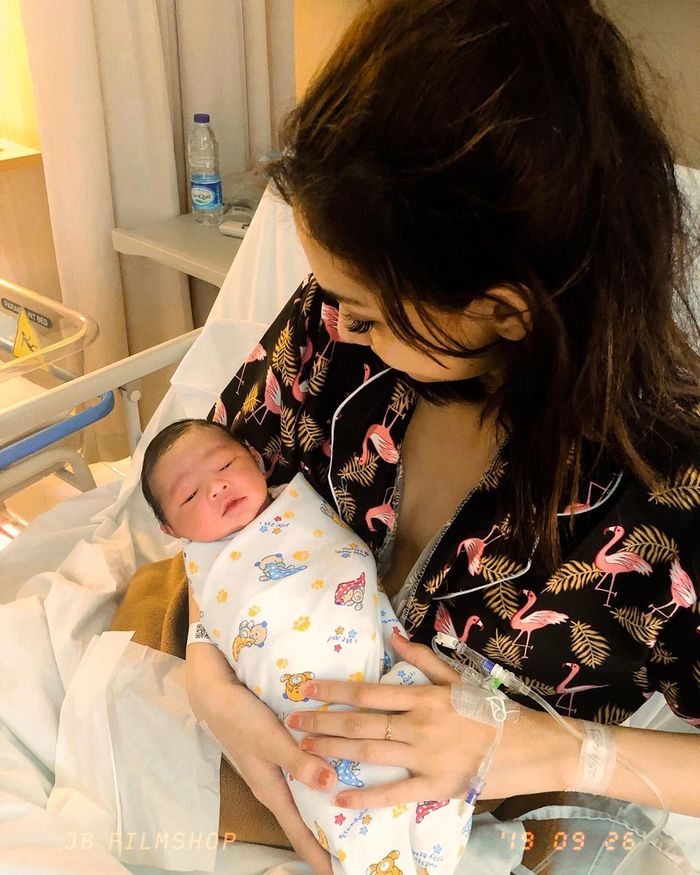 Onadio Leonardo dan Beby Prisillia menyambut kelahiran anak pertama mereka, Juan Gianluca Leonardo Wage.