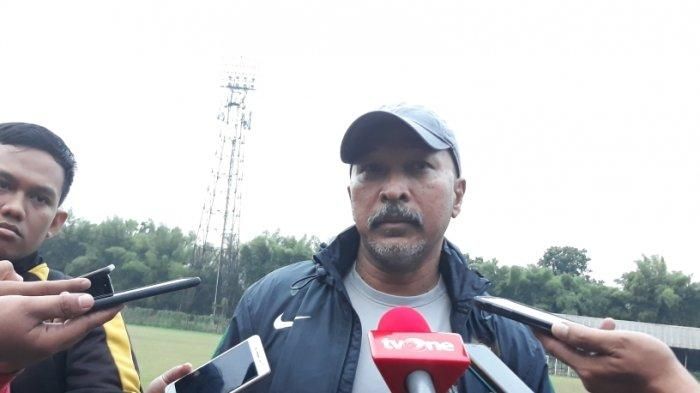 Pelatih timnas U-19 Indonesia, Fakhri Husaini saat ditemui wartawan di Stadion Pajajaran, Bogor, Kamis (26/9/2019).