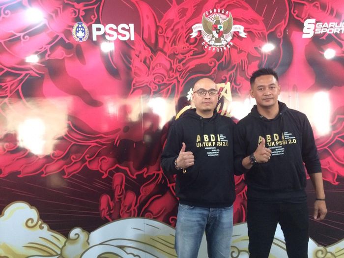 Arif Putra Wicaksono dan Dony Setiabudi saat mendaftarkan diri menjadi calon ketum dan waketum PSSI periode 2019-2023