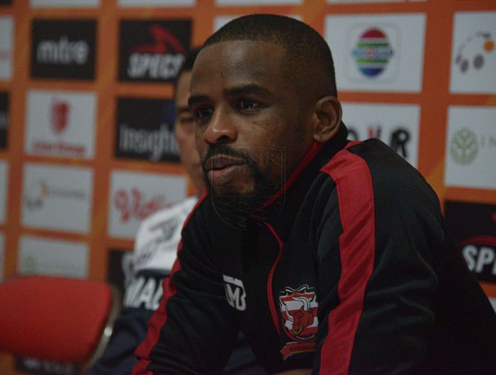 Kapten Madura United, Greg Nwokolo, saat memberikan pernyataa pada sesi konferensi pers sebelum laga kontra Persib Bandung di Stadion Gelora Bangkalan, Kabupaten Bangkalan pada Jumat (4/10/2019) sore.