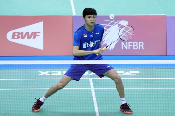 Pebulu tangkis Indonesia, Bobby Setiabudi, tampil pada hari pertama nomor individu Kejuaraan Dunia Junior 2019 di Gymnastics Center, Kazan, Rusia, Senin (7/10/2019).