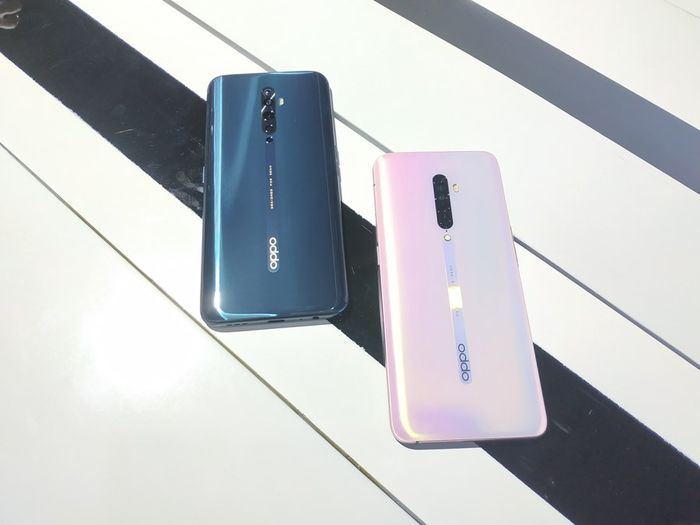 Tampak belakang Oppo Reno2 dan Oppo Reno2 F