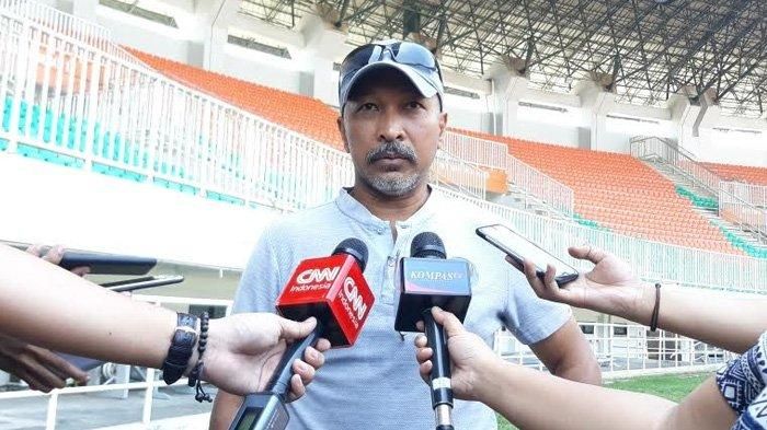 Pelatih kepala Timnas Indonesia U-19, Fakhri Husaini saat ditemui setelah melakukan uji coba di Stadion Pakansari, Bogor, Sabtu (5/10/2019). 