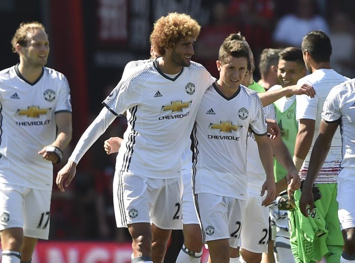 Marouane Fellaini (kiri) dan Ander Herrera (kanan) saat masih berseragam Manchester United.