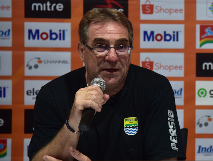 Pelatih Persib Bandung, Robert Rene Alberts.