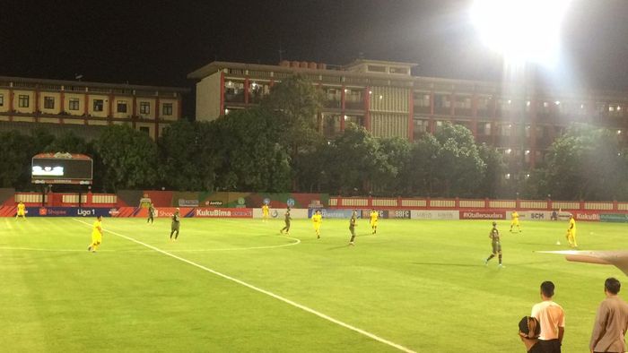 Suasana pertandingan Tira-Persikabo melawan Bhayangkara FC pada pekan ke-23 Liga 1 2019 di Stadion PTIK, Jakarta Pusat, Sabtu (19/10/2019).