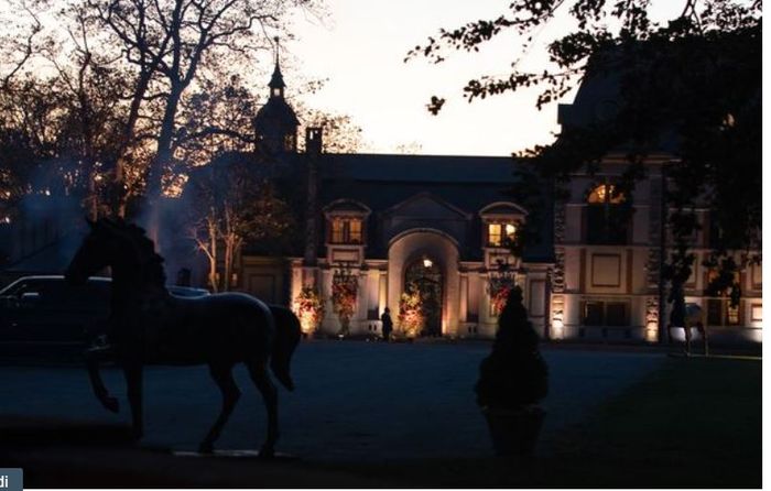 Penampakan kastil berhantu Belcourt, Newport, Rhode Island  