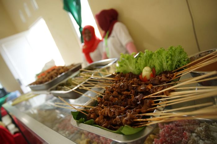 Sate jamur, salah satu produk olahan jamur yang dijual warga desa Kemiren Asri.