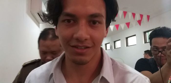 Jefri Nichol saat ditemui Grid.ID di kawasan Pengadilan Negeri Jakarta Selatan, Senin (28/10/2019).
