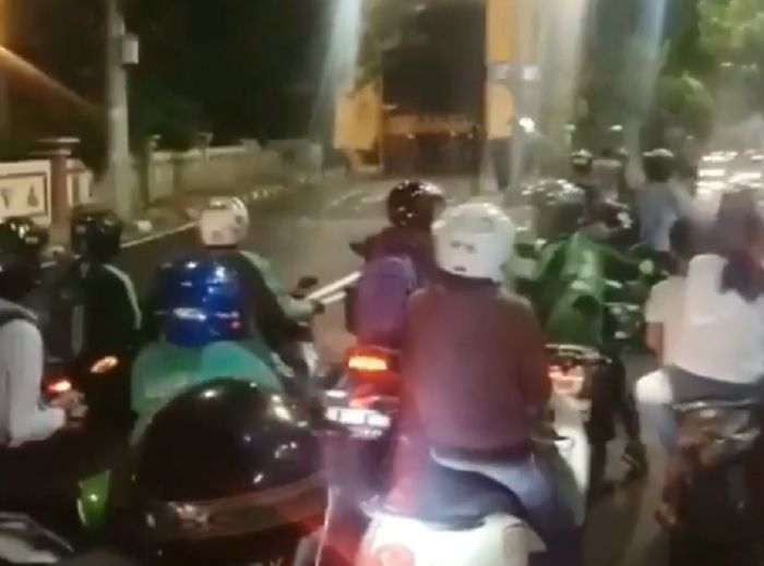 Pemotor ketakutan karena ada warga Manggarai tawuran.