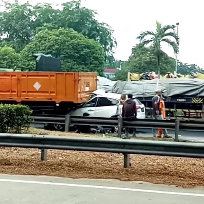 Dylan Carr mengalami kecelakaaan lalu lintas di ruas Tol Lingkar Luar km 36 arah Cikunir, Kamis (31/10/2019) pagi.