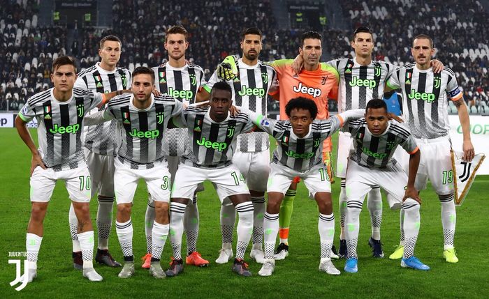 Skuad Juventus berfoto sebelum melakoni laga Liga Italia melawan Genoa di Stadion Allianz, Rabu (30/10/2019).