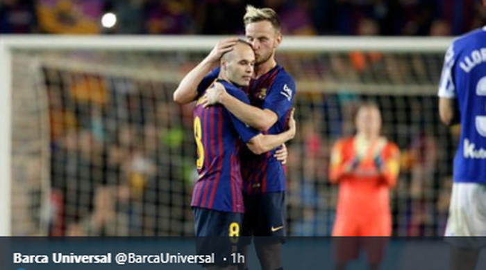 Andres Iniesta (Kiri) dan Ivan Rakitic (kanan) saat masih menjadi rekan satu tim di Barcelona.