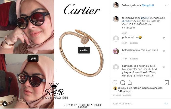 Foto  Aisyahrani memperlihatkan sebuah gelang tangan yang tengah digunakannya. 