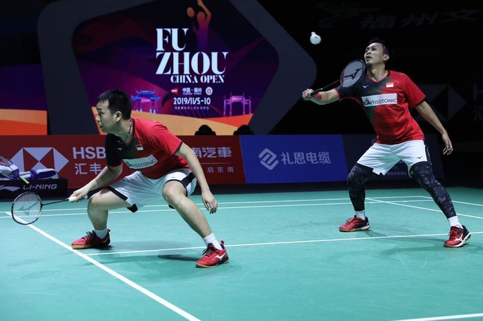 Pasangan ganda putra, Mohammad Ahsan/Hendra Setiawan, bertanding pada babak pertama Fuzhou China Open 2019 di Haixia Olympic Sports Center, Fuzhou, China, Rabu (6/11/2019).