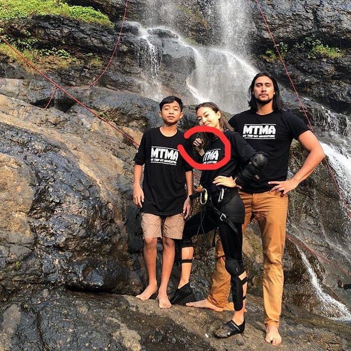 Sosok tangan misterius.