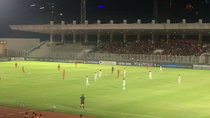 Suasana pertandingan timnas U-19 Indonesia melawan Hong Kong pada laga kedua Grup K Kualifikasi Piala Asia U-19 2020.