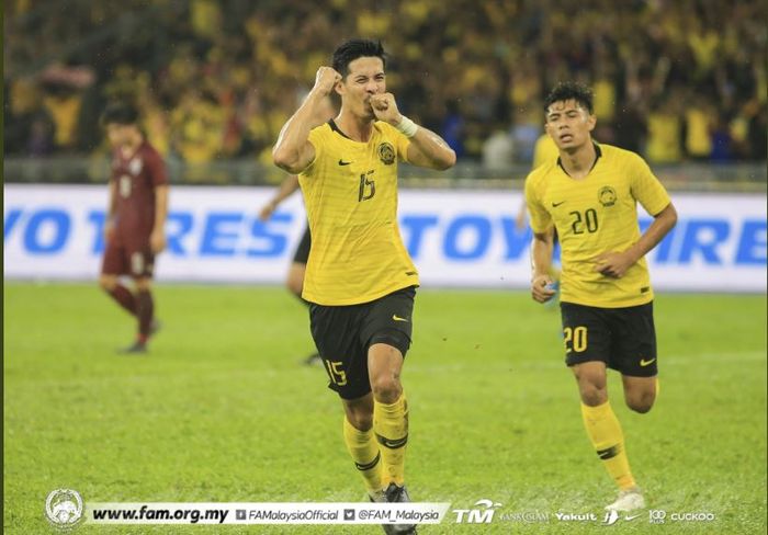 Para pemain timnas Malaysia merayakan gol ke gawang Thailand dalam partai kualifikasi Piala Dunia 2022 di Stadion Bukit Jalil, Kuala Lumpur, 14 November 2019.