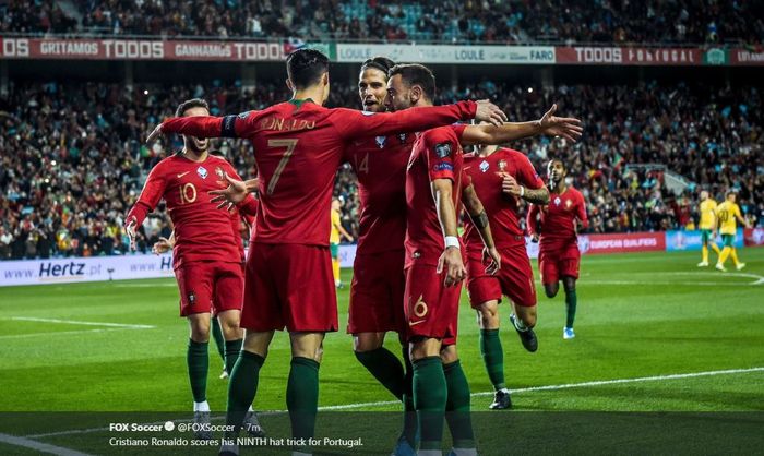 Megabintang timnas Portugal, Cristiano Ronaldo, merayakan gol yang dicetak ke gawang timnas Lithuania dalam laga Grup B Kualifikasi Euro 2020 di Stadion Algarve, Kamis (14/11/2019).