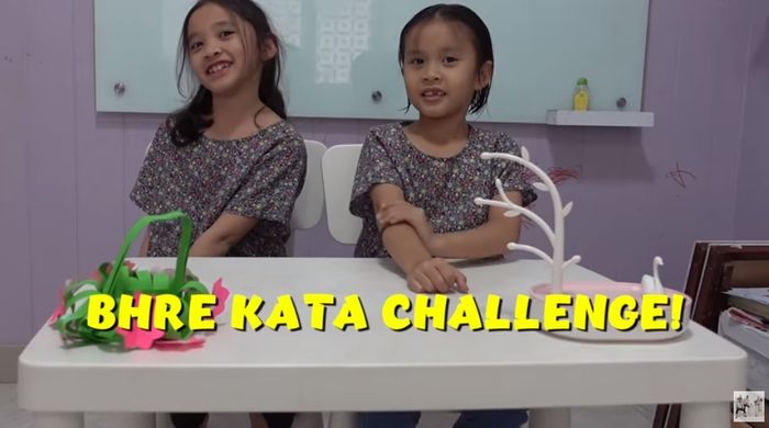 Sybil dan Kala bermain Bhre Kata Challenge.