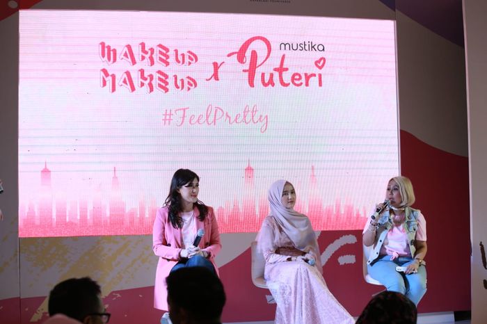 Berkolaborasi bersama Mustika Puteri, Wirda mengeluarkan produk bernama Wakeup Makeup X Mustika Puteri.