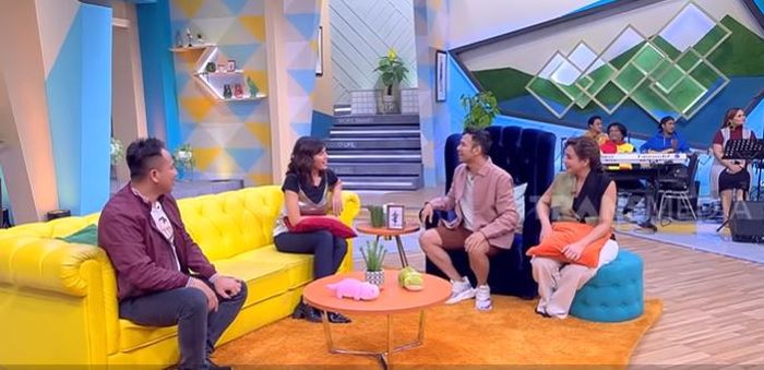 Nadila Ernesta hadir sebagai bintang tamu acara Okay Bos.