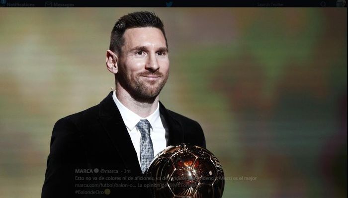 Lionel Messi meraih trofi Ballon d'Or 2019.