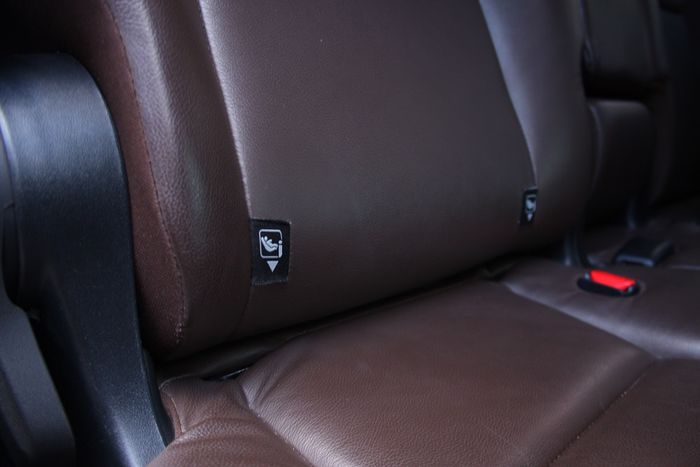 Salah satu fitur keselamatan ramah anak yang ada di dalam Toyota Fortuner adalah ISOFIX.