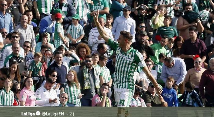 Kapten Real Betis, Joaquin Sanchez, merayakan hat-trick yang ia cetak ke gawang Athletic Bilbao dalam laga Liga Spanyol pekan ke-16 pada Ahad (8/12/2019) di Stadion Benito Villamarin, Sevilla.