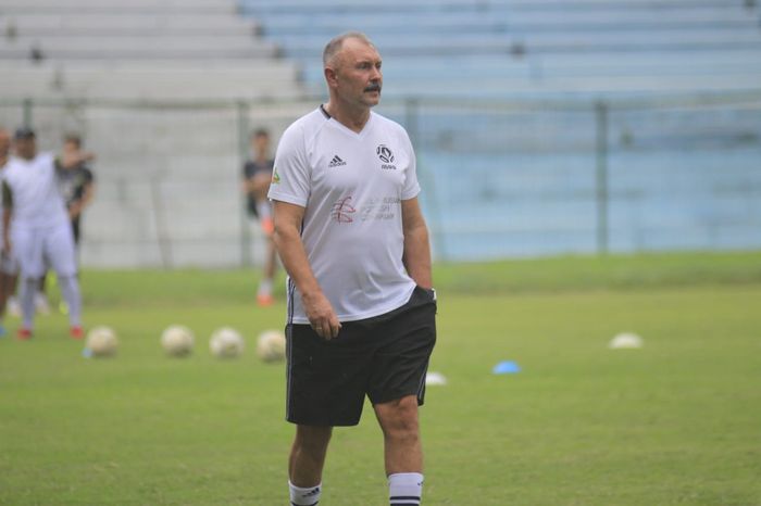 Pelatih Tira-Persikabo, Igor Kriushenko di Stadion Mini Cibinong, Minggu (8/12/2019).