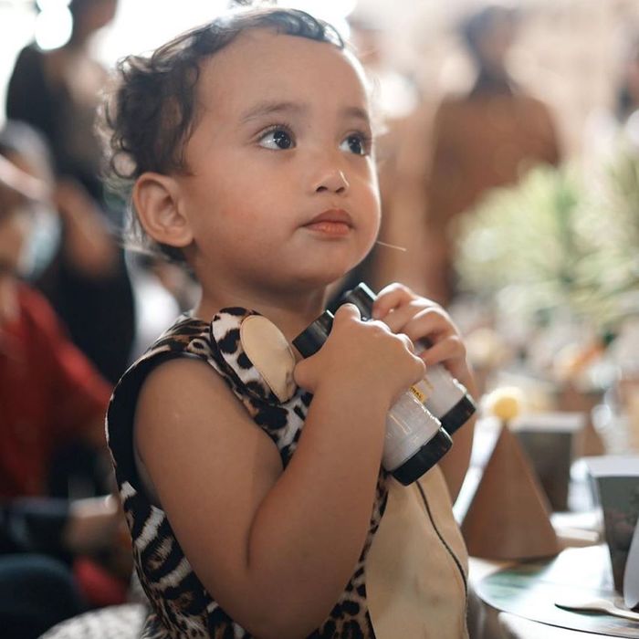 Xabiru yang menggenakan kostum macan.