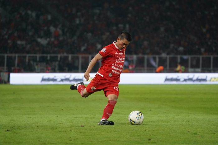 Aksi Ismed Sofyan saat membela Persija Jakarta kontra Madura United di Stadion Utama Gelora Bung Karno (SUGBK), Jumat (13/12/2019).