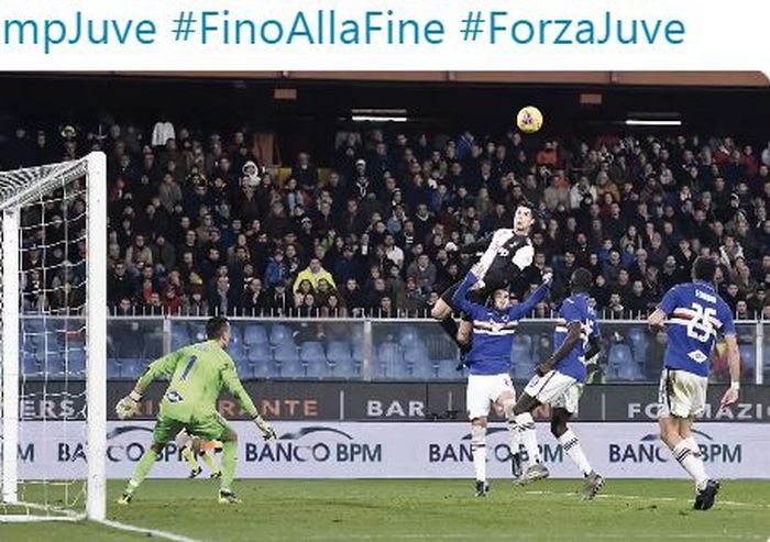 Megabintang Juventus, Cristiano Ronaldo, mencetak gol sundulan dalam laga Liga Italia melawan Sampdoria di Stadion Luigi Ferraris, Rabu (18/12/2019).