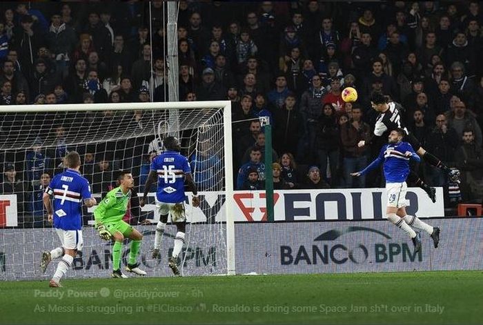 Cristiano Ronaldo mencetak gol Juventus ke gawang Sampdoria, 18 Desember 2019.