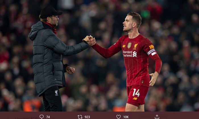 Juergen Klopp dan Jordan Henderson merayakan kemenangan 1-0 Liverpool atas Watford pada pekan ke-20 Liga Inggris, Minggu (29/12/2019) di Anfield.