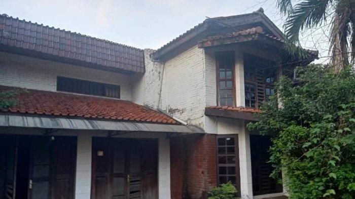 Potret Rumah Angker yang Menjadi Tempat Persembunyian Ibra Azhari dari Kejaran Polisi