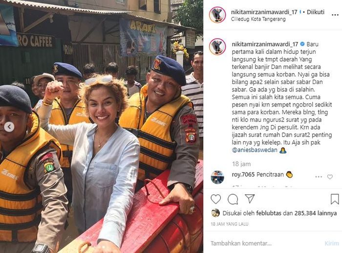 Unggahan Nikita Mirzani saat tengah menceburkan diri dalam banjir.