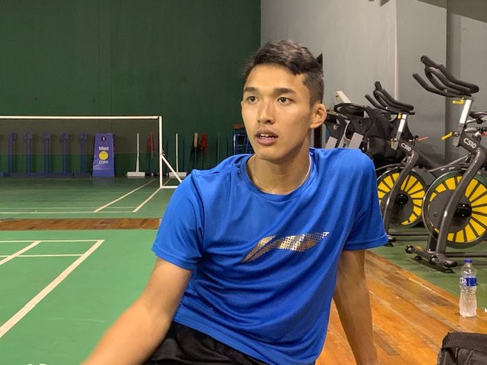 Pebulu tangkis tunggal putra Indonesia, Jonatan Christie, berbincang dengan BolaSport.com di Pelatnas PBSI, Jakarta, Jumat (3/1/2020)