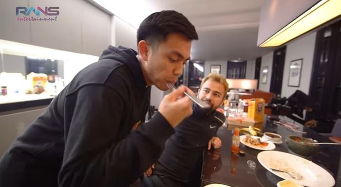 Ditto masak keasinan, Raffi Ahmad lontarkan guyonan ingin menikah lagi.