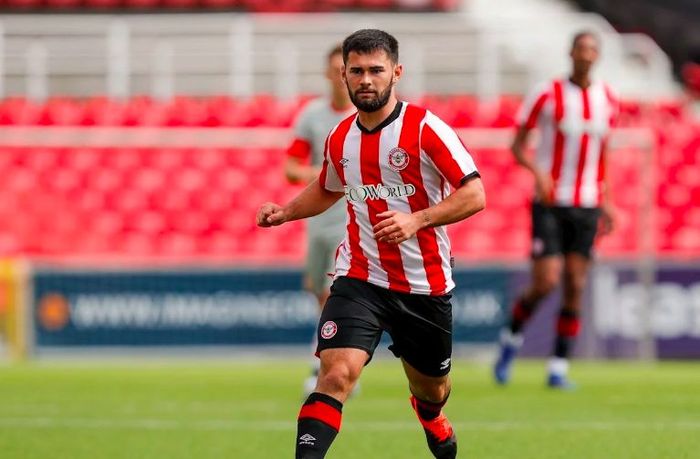 Joe Hardy, striker muda Brentford, bergabung ke Liverpool.