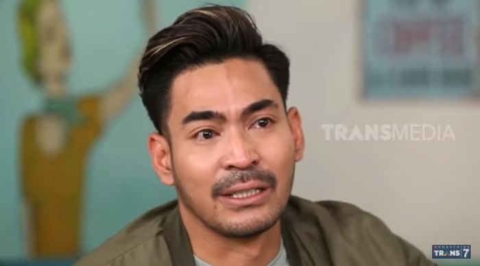 Robby purba tak kuasa tahan tangisnya