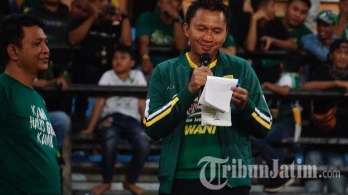 Presiden Persebaya Surabaya, Azrul Ananda, dalam laga persahabatan Bajul Ijo kontra Persis Solo di Stadion Gelora Bung Tomo, Surabaya, Sabtu (11/1/2020).