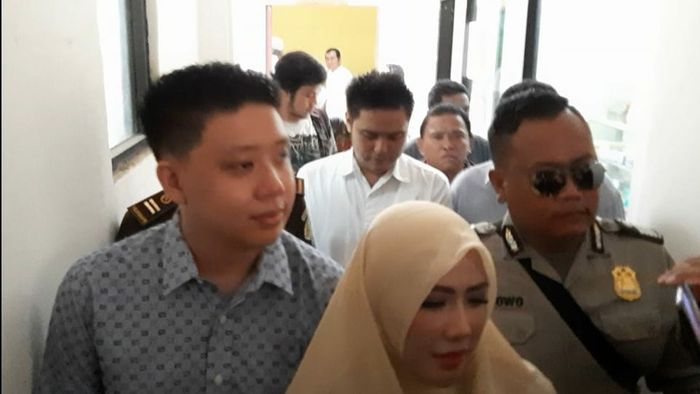 Sidang 'Trio Ikan Asin' yakni Rey Utami, Pablo Benua, dan Galih Ginanjar baru saja digelar di Pengadilan Negeri Jakarta Selatan, Senin (13/1/2020).  
