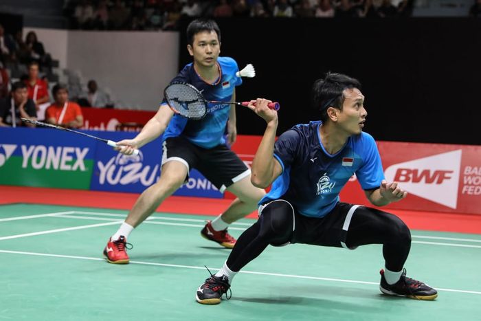 Pasangan ganda putra Indonesia, Mohammad Ahsan/Hendra Setiawan, saat bertanding melawan Lee Yang/Wang Chi-Lin pada perempat final Indonesia Masters 2020.