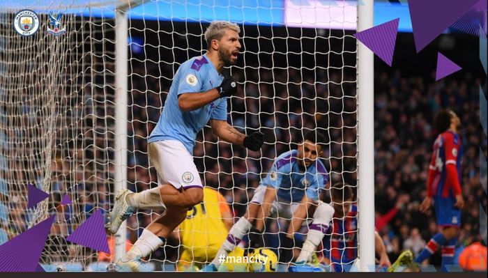 Sergio Aguero mencetak gol Manchester City ke gawang Crystal Palace di Etihad Stadium, Manchester, 18 Januari 2020.